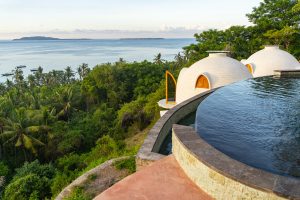Hotel with ocean view and comfortable swimming pool on roof